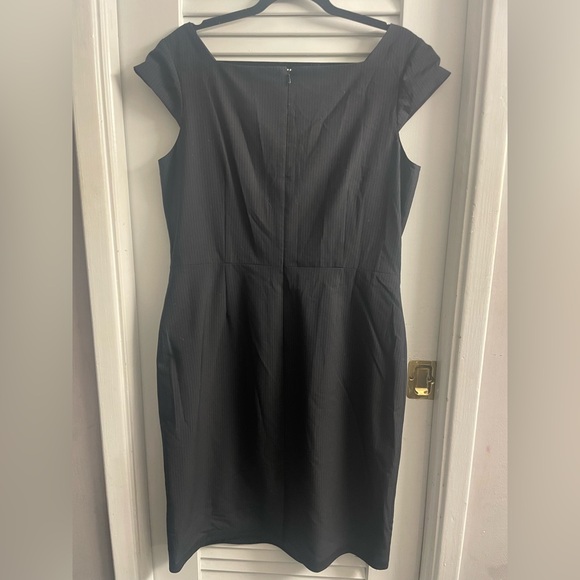 Antonio Melani Cap Sleeved Pin Striped Sheath Dress, Envelope V Neckline Size 14 - Picture 7 of 8